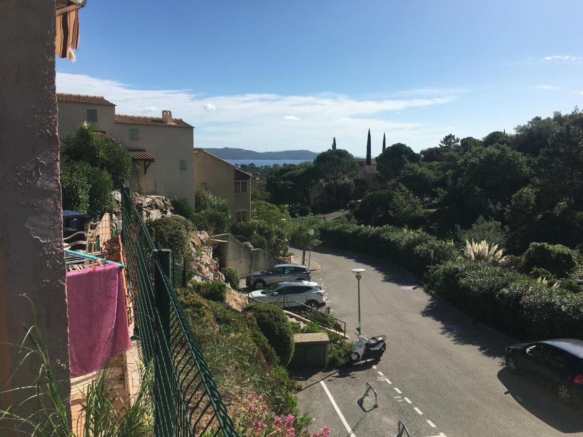Cavalaire Vue Mer Au Loin Maisonnette Tout Equipee Pour 4 Personnes Avec Piscine Clim Wifi Velos Tv Barbecues Экстерьер фото