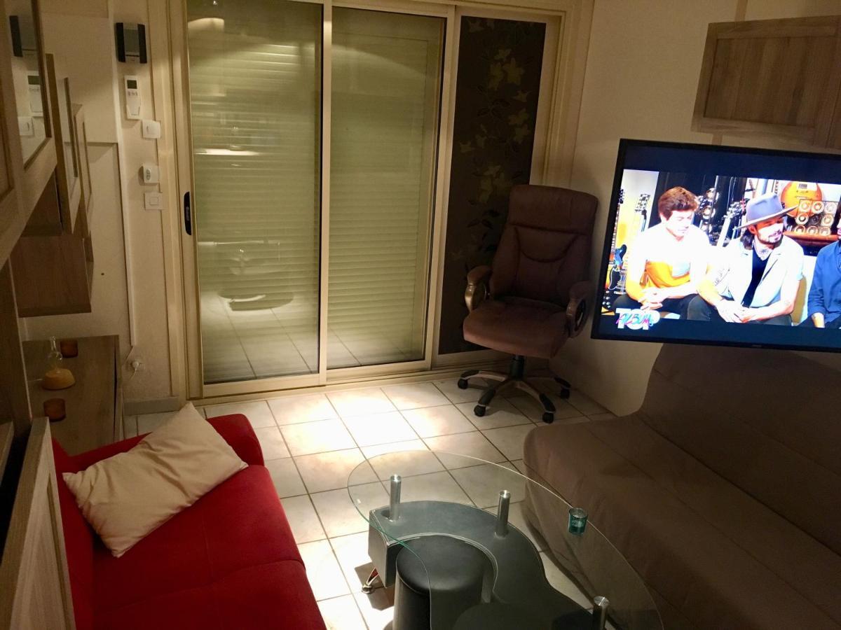 Cavalaire Vue Mer Au Loin Maisonnette Tout Equipee Pour 4 Personnes Avec Piscine Clim Wifi Velos Tv Barbecues Экстерьер фото