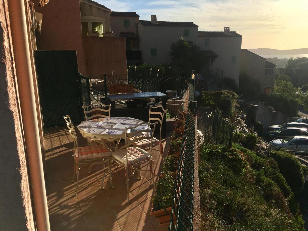 Cavalaire Vue Mer Au Loin Maisonnette Tout Equipee Pour 4 Personnes Avec Piscine Clim Wifi Velos Tv Barbecues Экстерьер фото